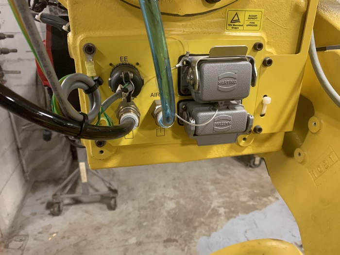 Used FANUC R2000iB/125L 6 AXIS CNC ROBOT WITH R30iA CONTROLLER