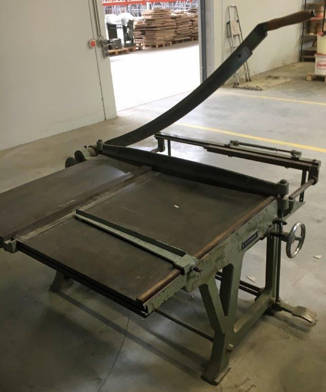 Used Schimanek type 10 cardboard scissors with base 1980
