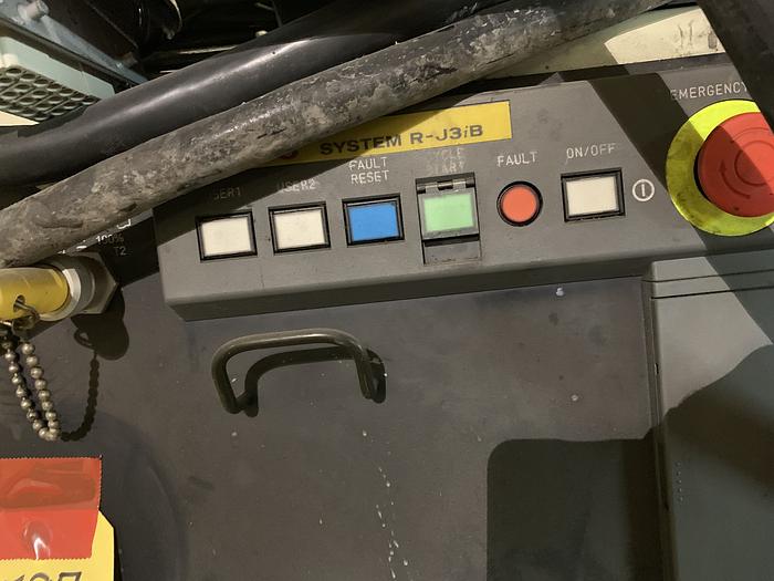 Used FANUC S500iB 15KG X 2757MM REACH 6 AXIS CNC ROBOT