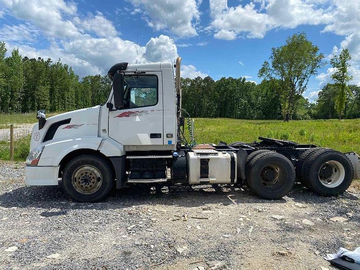 Used 2012 VOLVO VNL64T300