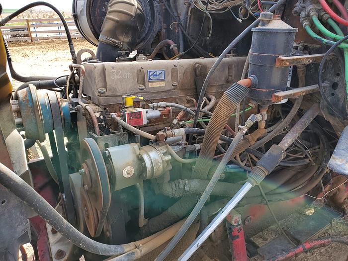 Used Loewen 802 Feed Truck