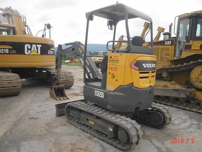 Used 2015 VOLVO ECR25D