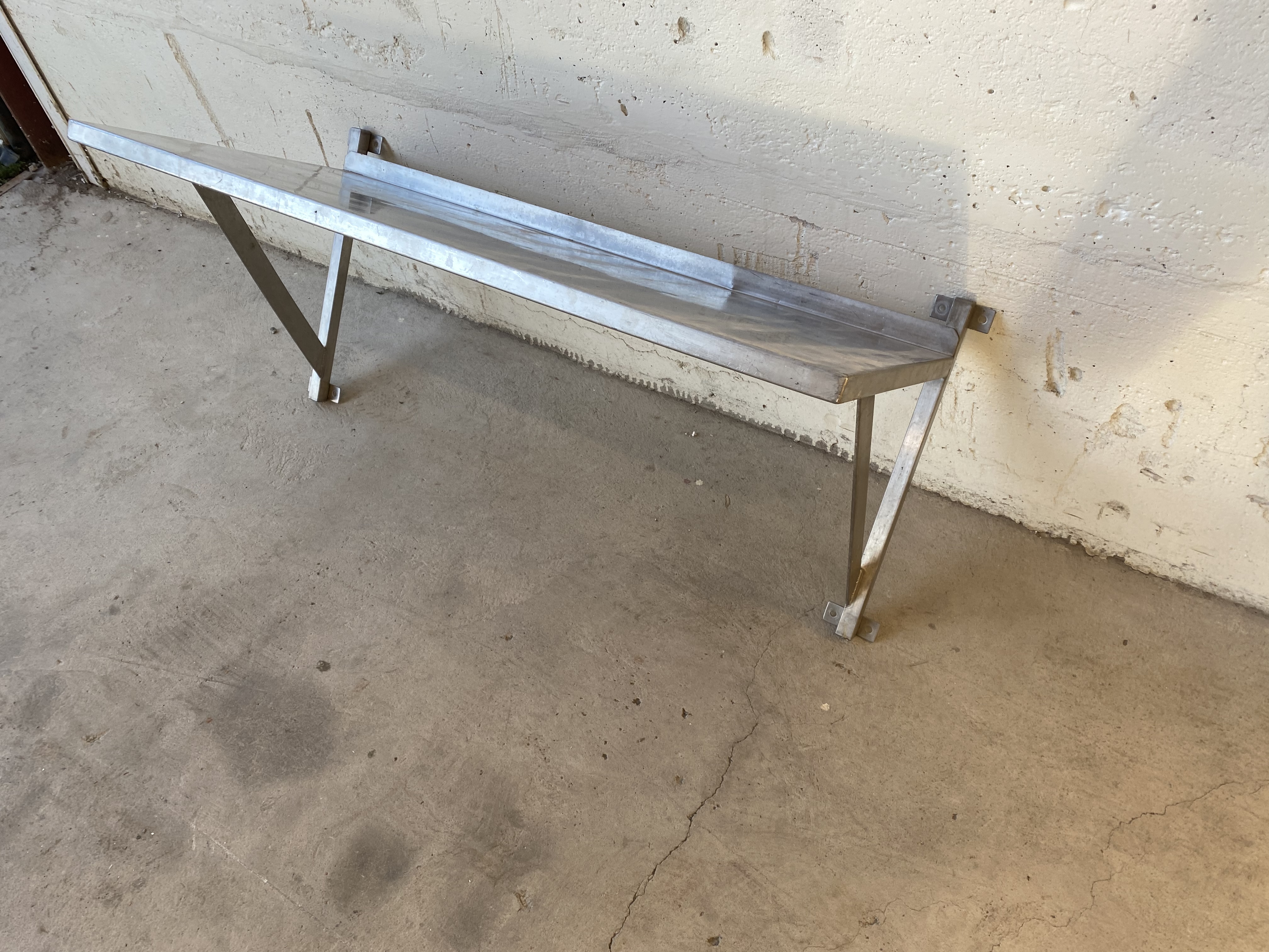 Begagnad Rostfri hylla med väggfäste 111x52cm
