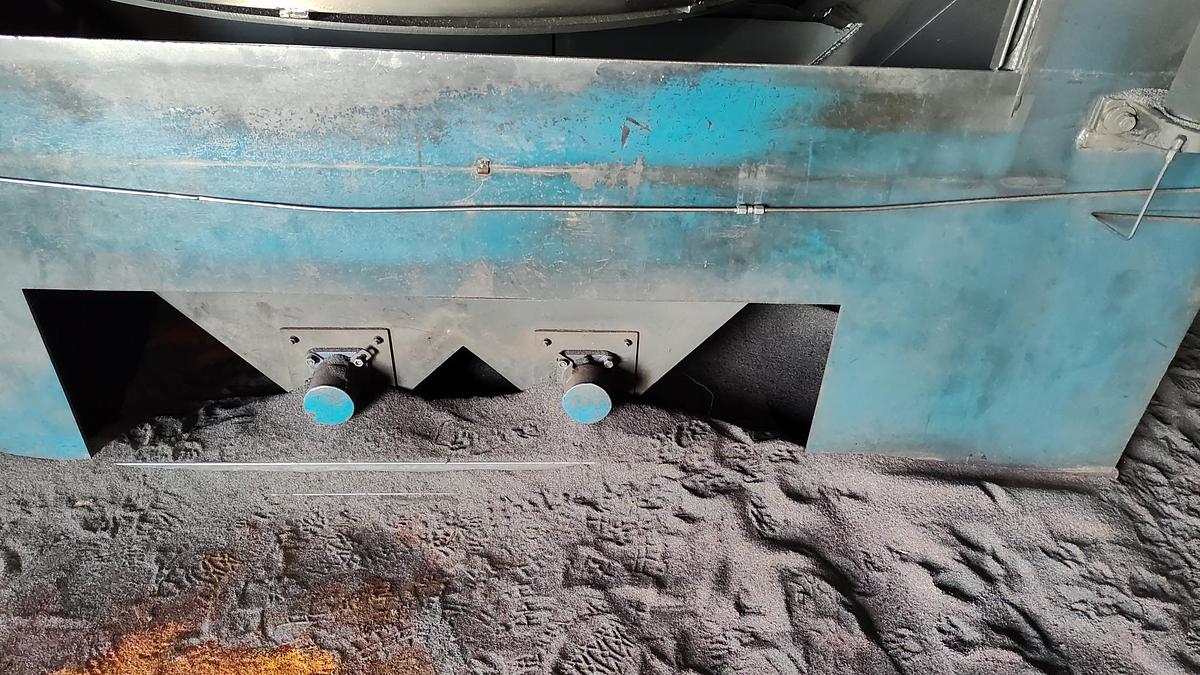 Very good Bronco 72" Table