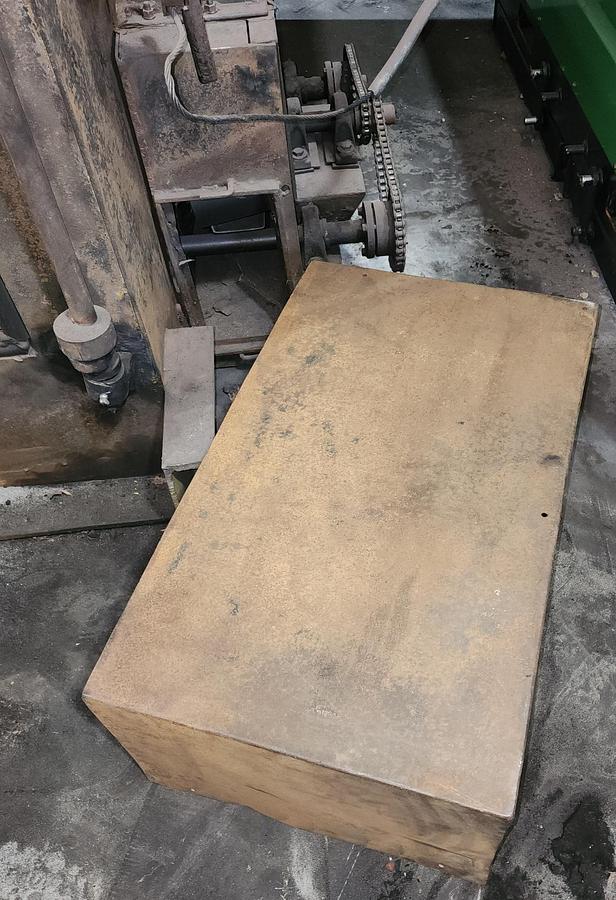 Good Wheelabrator 72" Swing Table