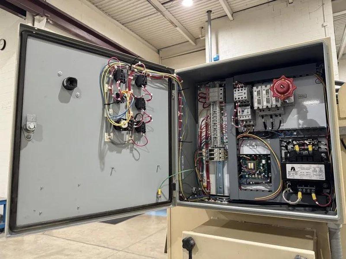 Like new 2014 Empire IL-885