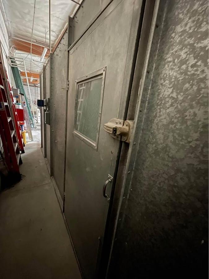 Like new Schmidt Blast Room