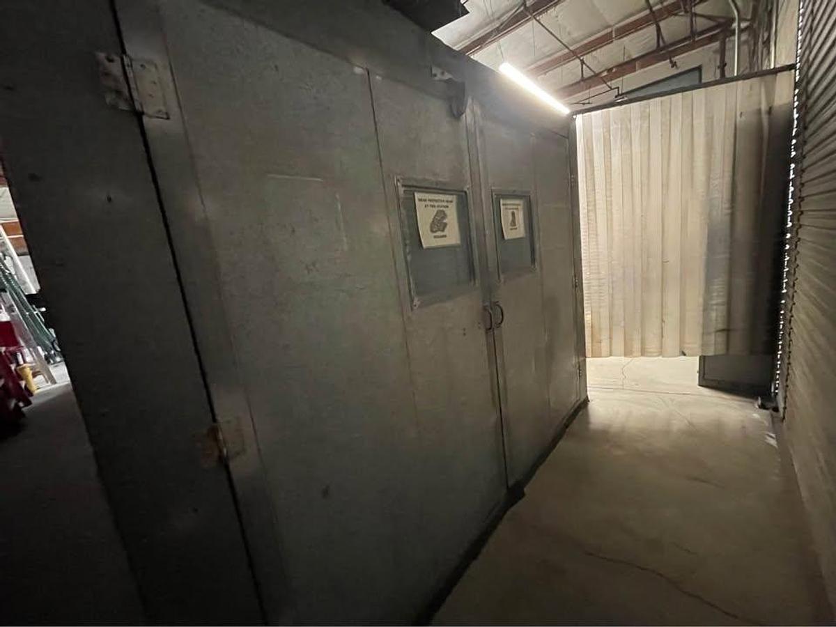 Like new Schmidt Blast Room