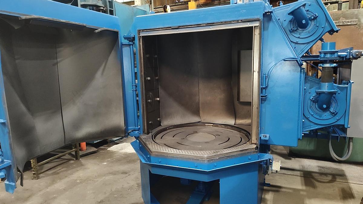 Like new 2012 Wheelabrator 48" Fixed Table