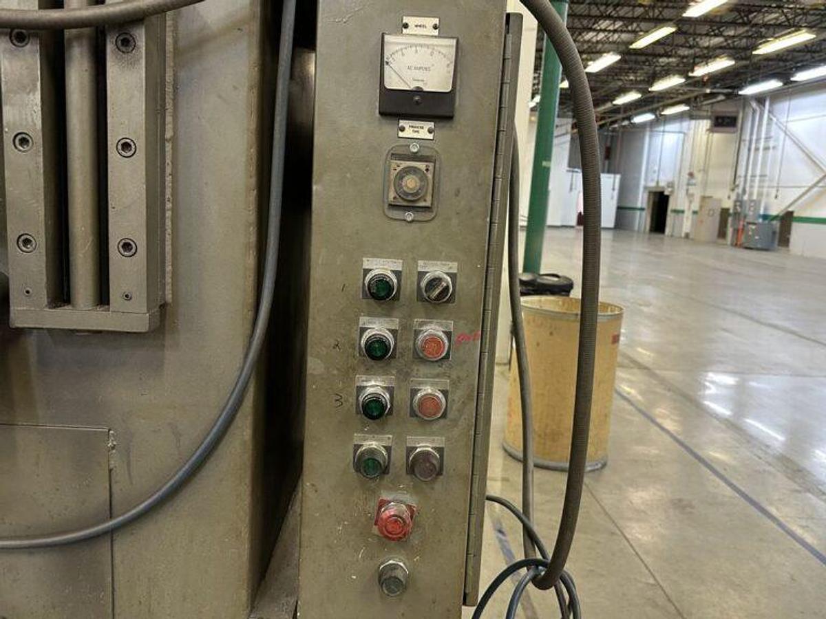 Good Wheelabrator MT1000 40" Turn Table
