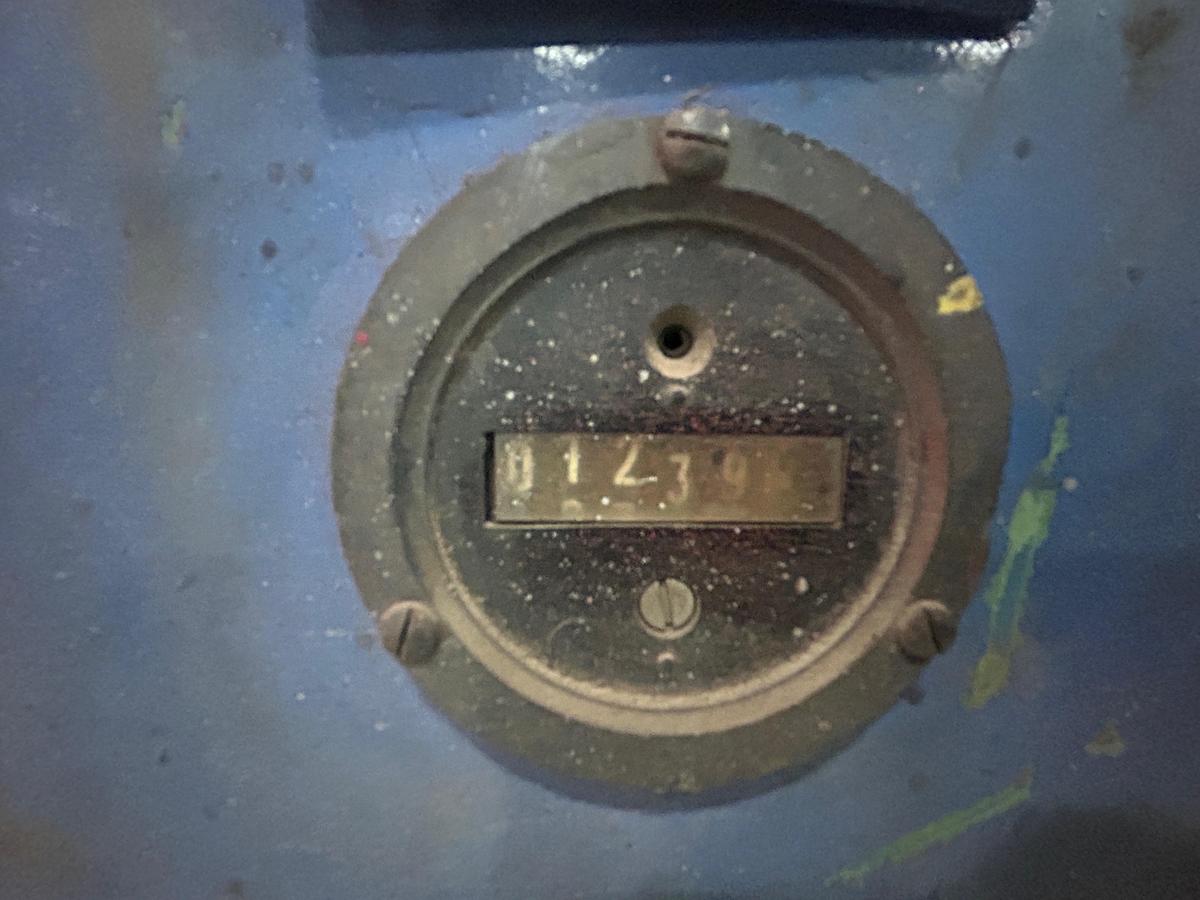 Very good Goff 48" Fixed Table