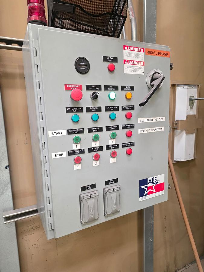 Like new 2021 ABS Blast Room