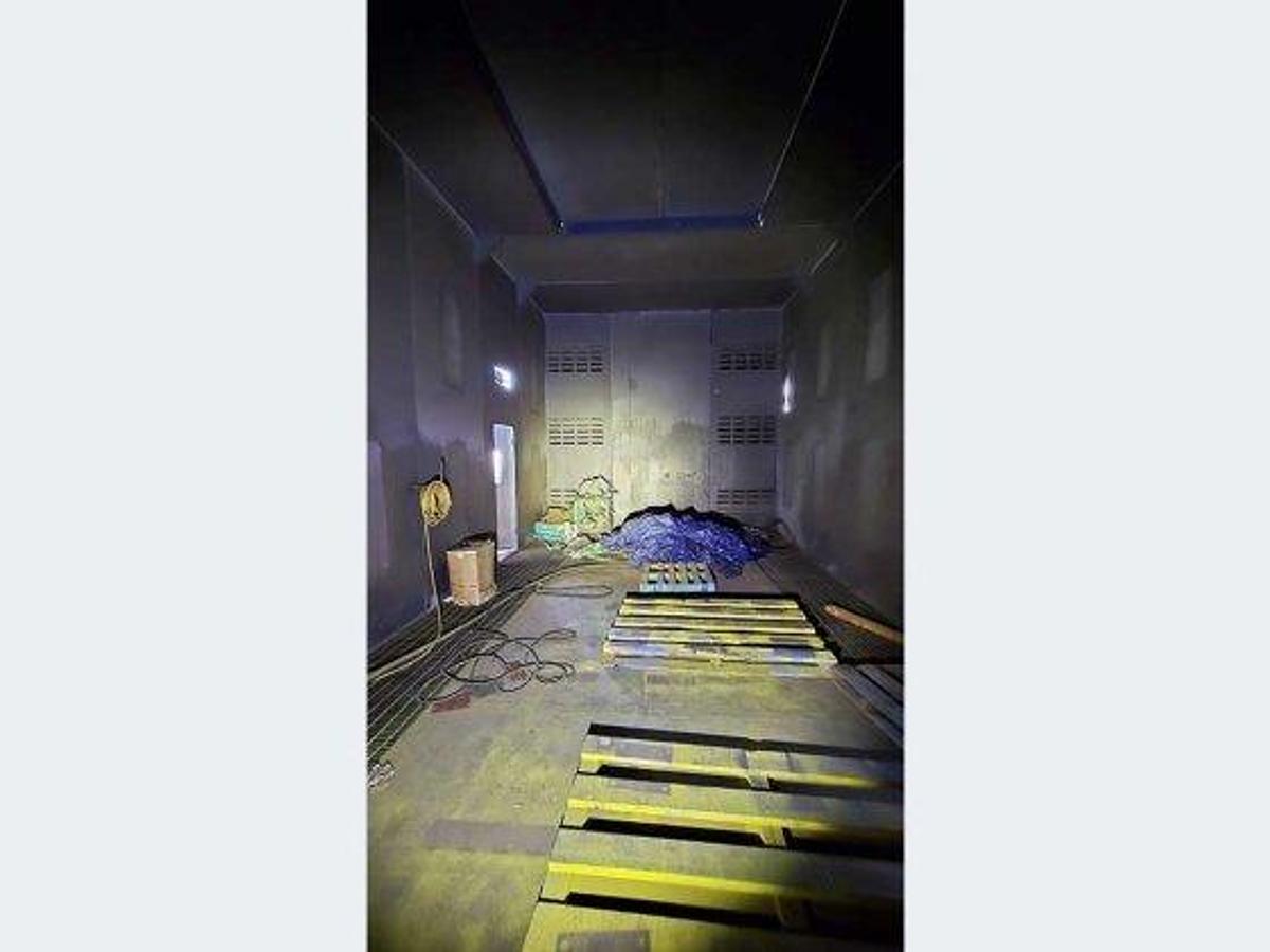 Like new 2016 Wheelabrator ABM 16' x 15' x 30 Blast Room