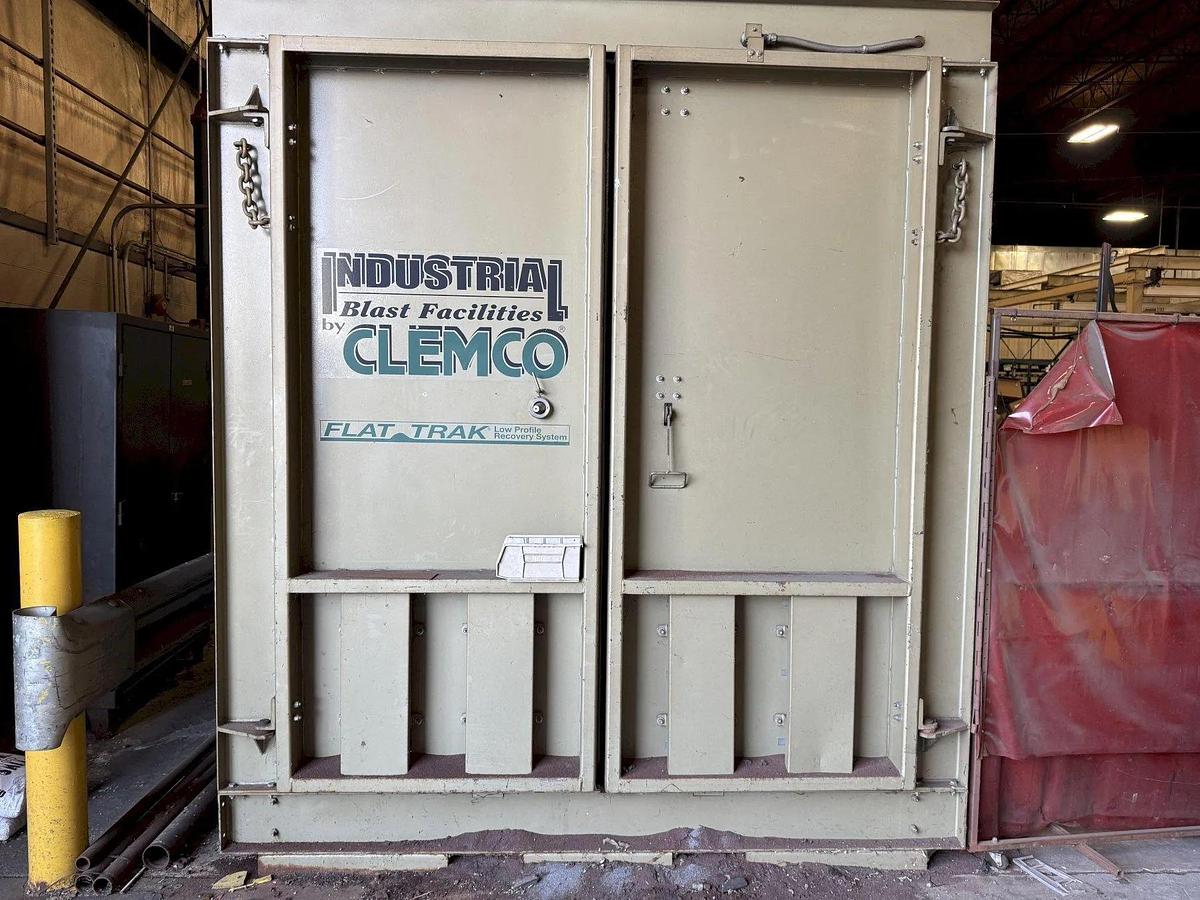 Very good 2013 Clemco Flat Trak Blast Room