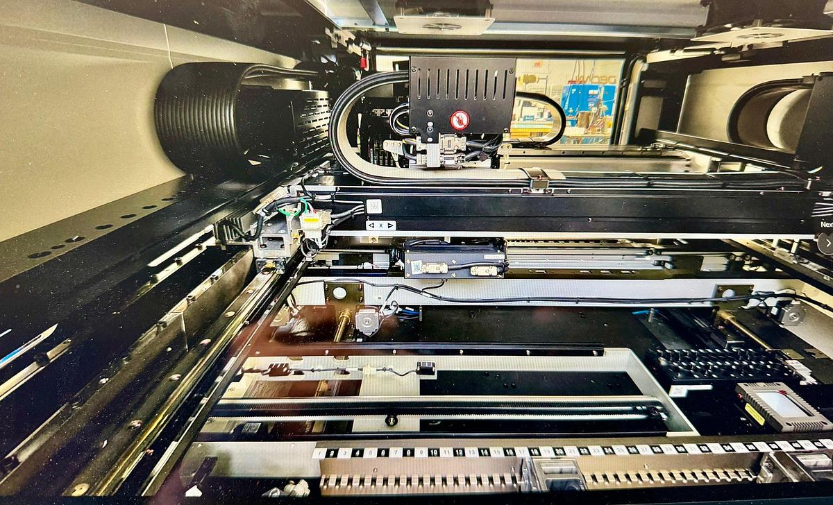 Used (SOLD) 2022 Samsung Hanwha Decan F2 Mounter Package