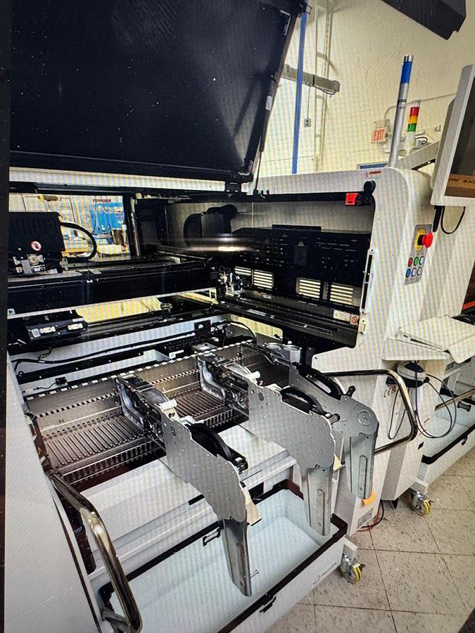 Used (SOLD) 2022 Samsung Hanwha Decan F2 Mounter Package