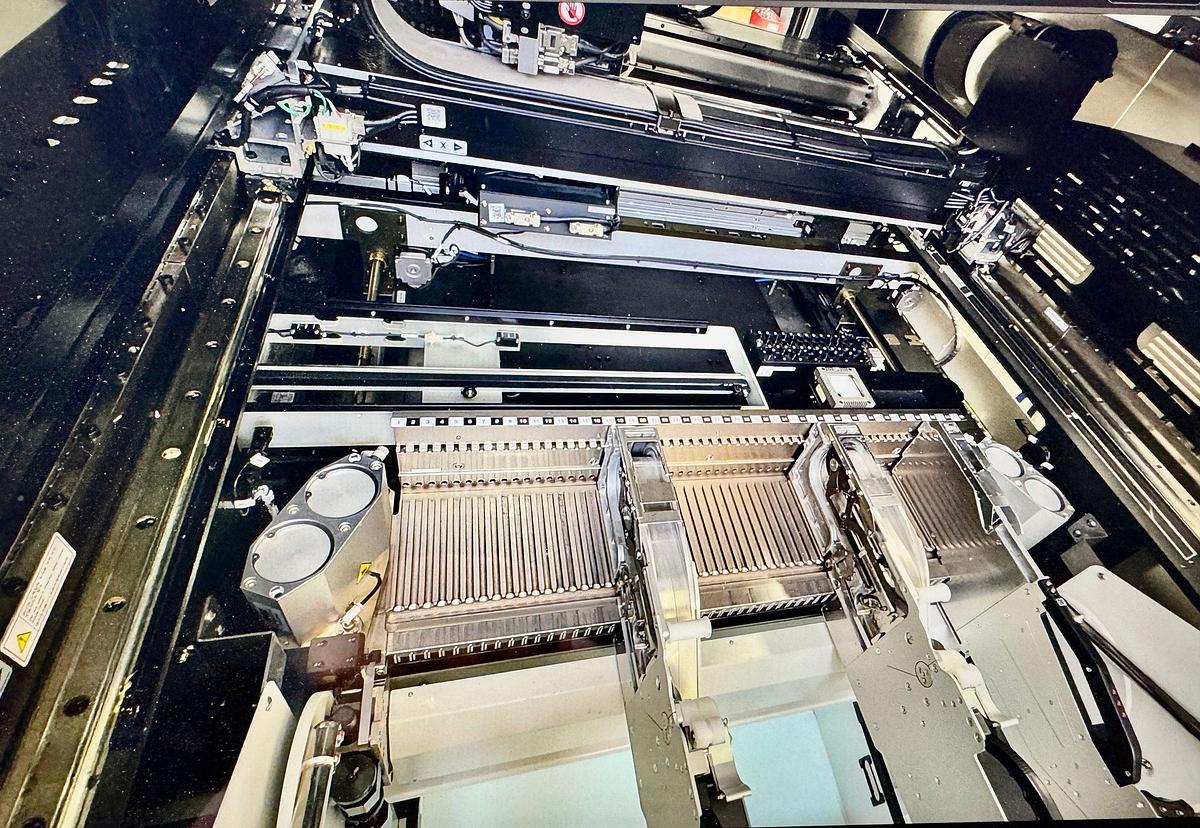 Used (SOLD) 2022 Samsung Hanwha Decan F2 Mounter Package