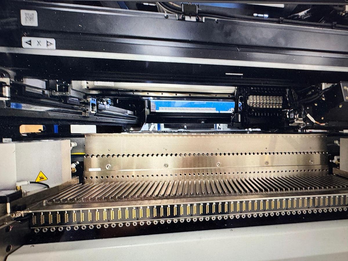 Used (SOLD) 2022 Samsung Hanwha Decan F2 Mounter Package