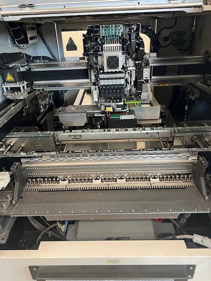 Used 2010 Juki KE2080L Fine Pitch Placer