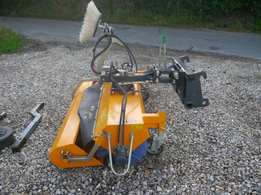 Used Giant Road Sweeper