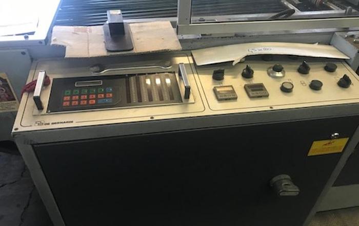 Usato 1996 De Benardi 100 E SH 9 for the production of film die cut handle bags with patch reinforcement