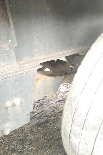 Usado 1987 TRAILOR Tri axle on springs with twist locks for containers