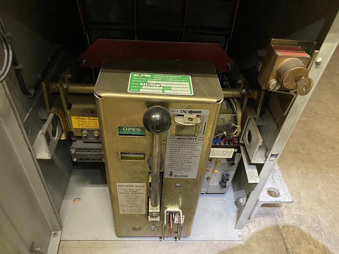 Used ALLIS-CHALMERS AIR CIRCUIT BREAKERS