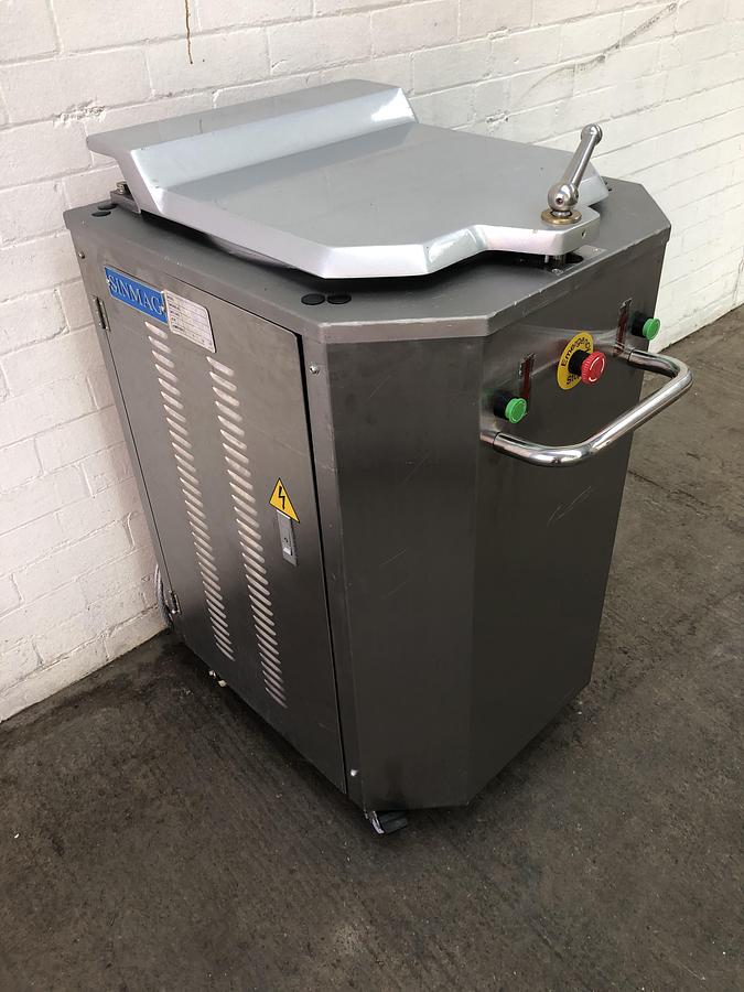 Used Sinmag D20, 20 piece hydraulic divider