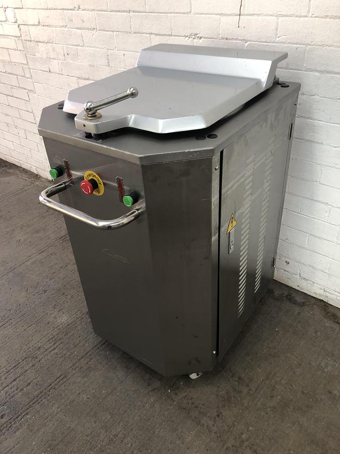 Used Sinmag D20, 20 piece hydraulic divider