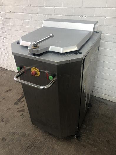 Used Sinmag D20, 20 piece hydraulic divider