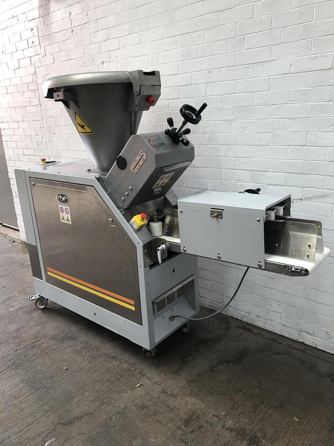 Used Artezen Calybra 1.0 Volumetric Dough Divider, 260-1050g