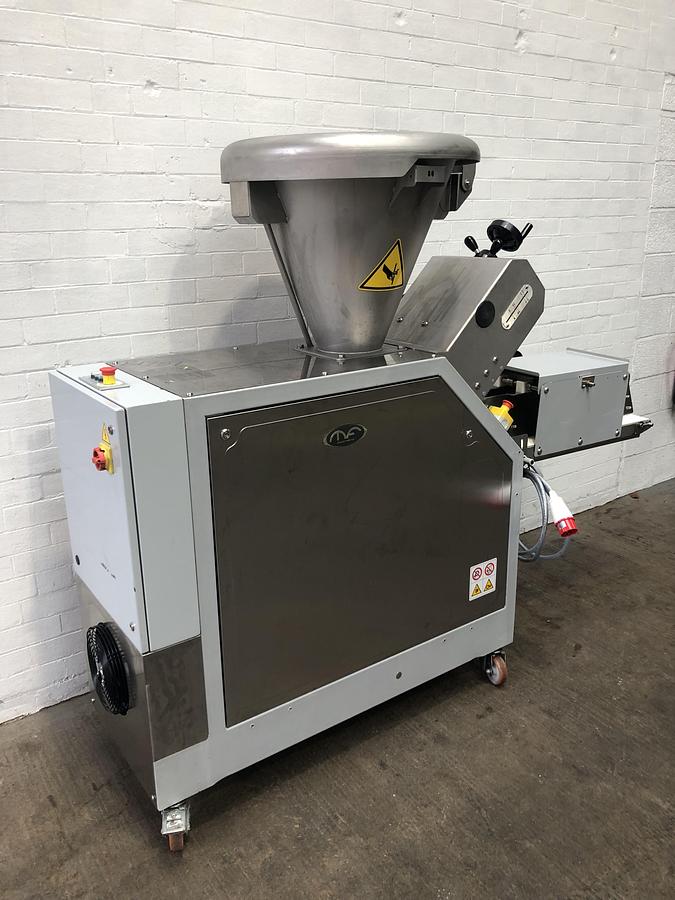 Used Artezen Calybra 1.0 Volumetric Dough Divider, 260-1050g