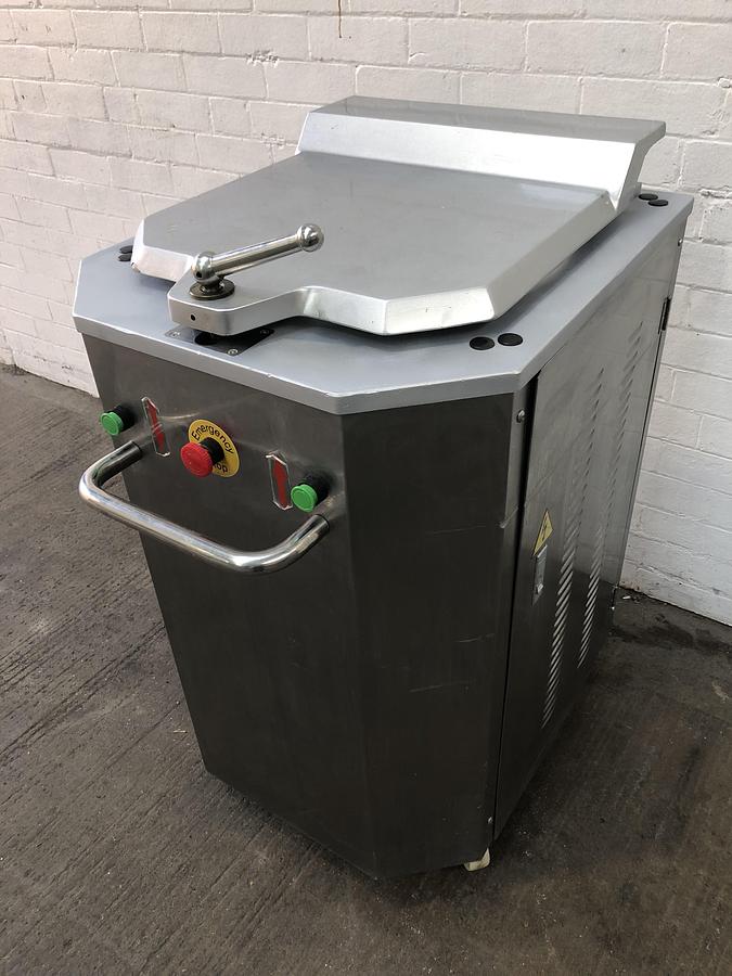 Used Sinmag D20, 20 piece hydraulic divider