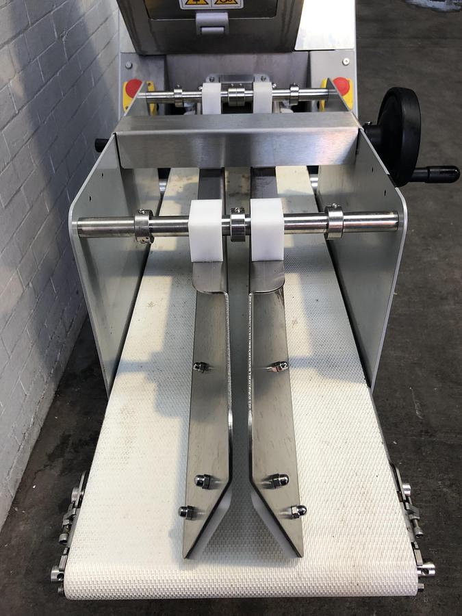 Used Artezen Calybra 1.0 Volumetric Dough Divider, 260-1050g