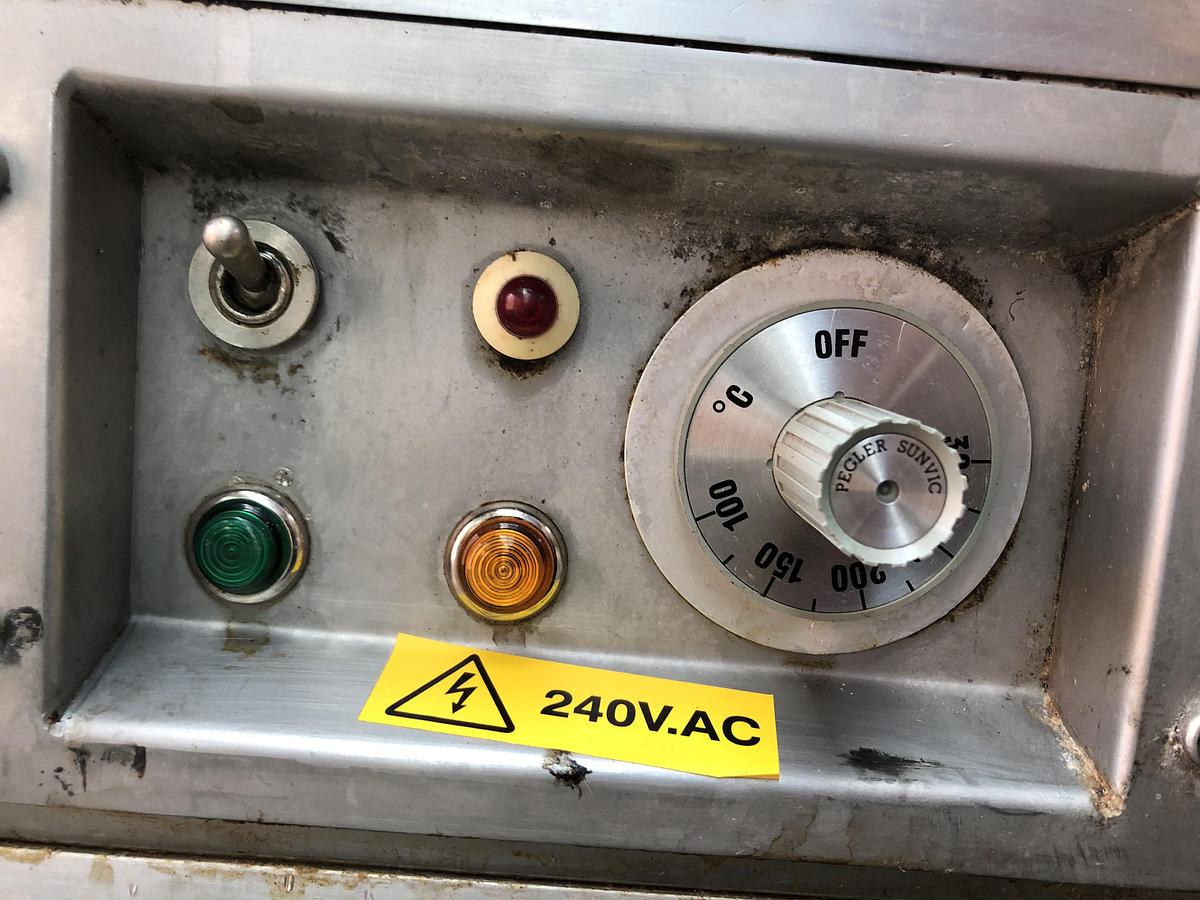 Used DCA 500 Half Tray Float Fryer - 18" x 15" Trays With Under Prover