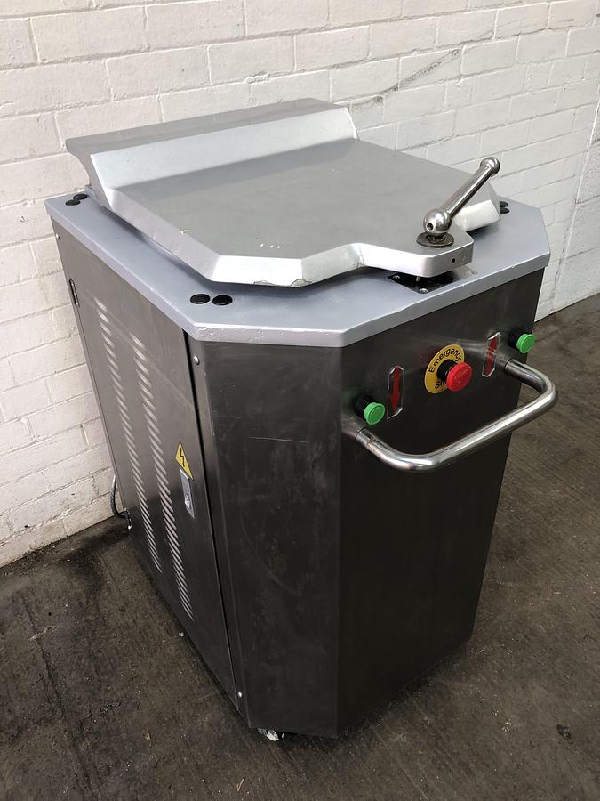 Used Sinmag D20, 20 piece hydraulic divider