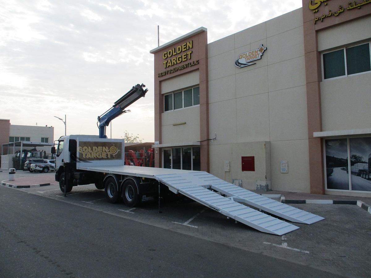 Used Renault KERAX 380 6x4 BONFIGLIOLI P15000M3 Crane 2011