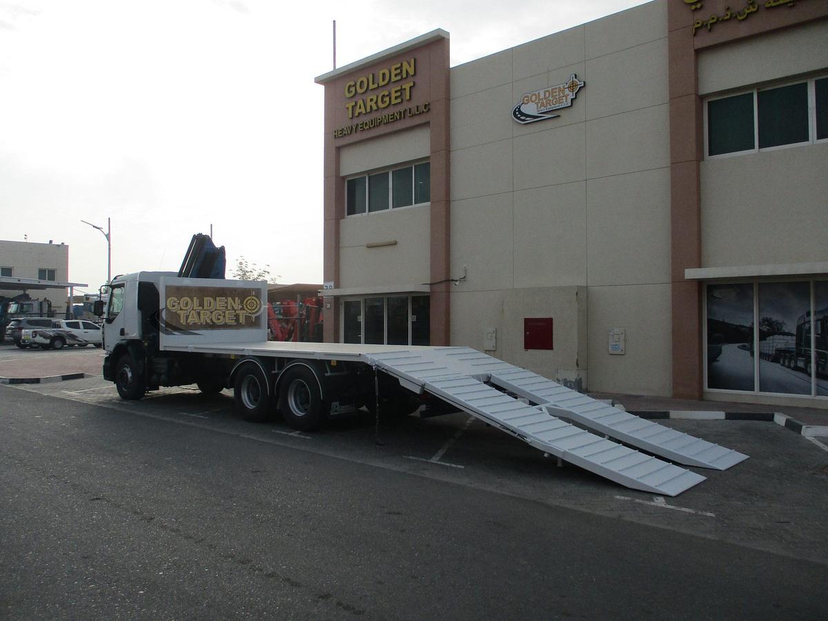 Used Renault KERAX 380 6x4 BONFIGLIOLI P15000M3 Crane 2011