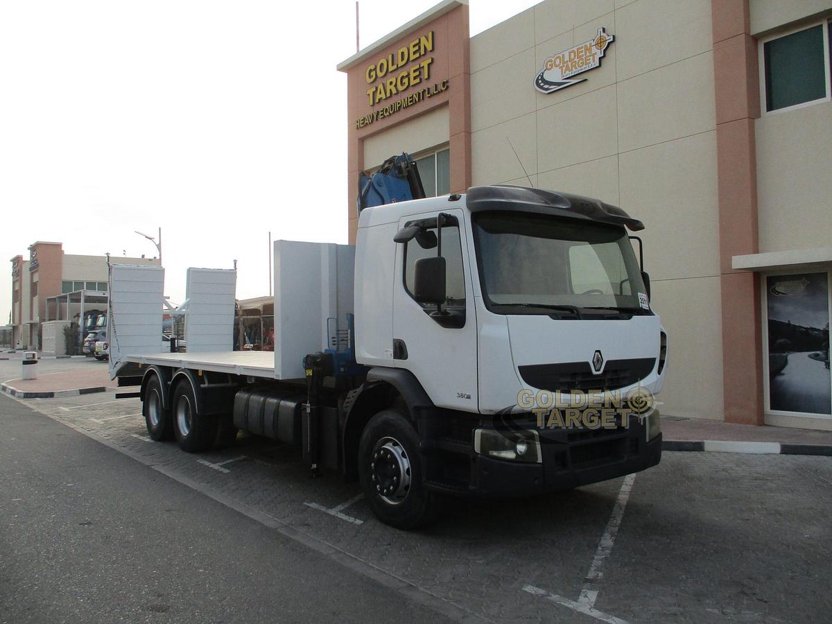 Used Renault KERAX 380 6x4 BONFIGLIOLI P15000M3 Crane 2011