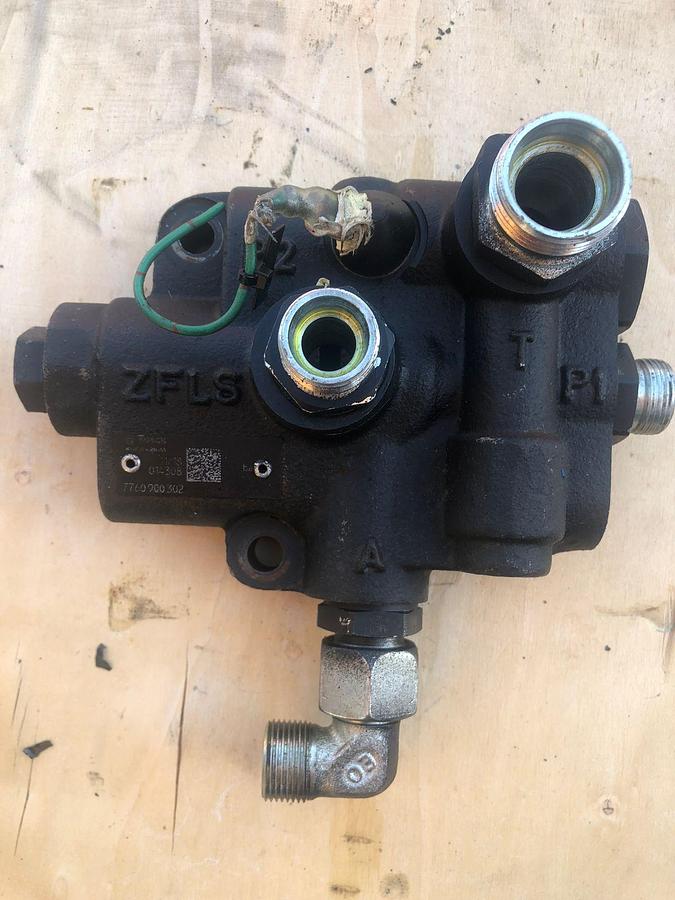 Used Tadano ATF-80 3-Way Valve Block