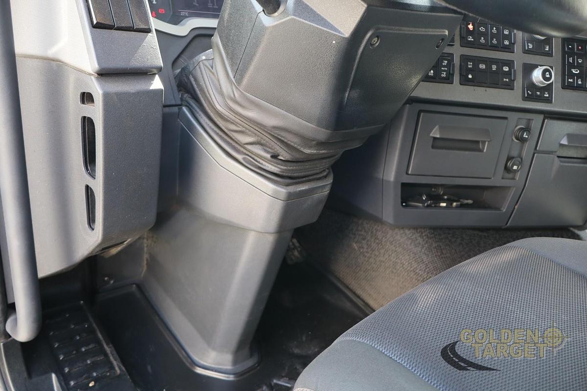 Used RENAULT 480 6x2 Skip Loader 2016