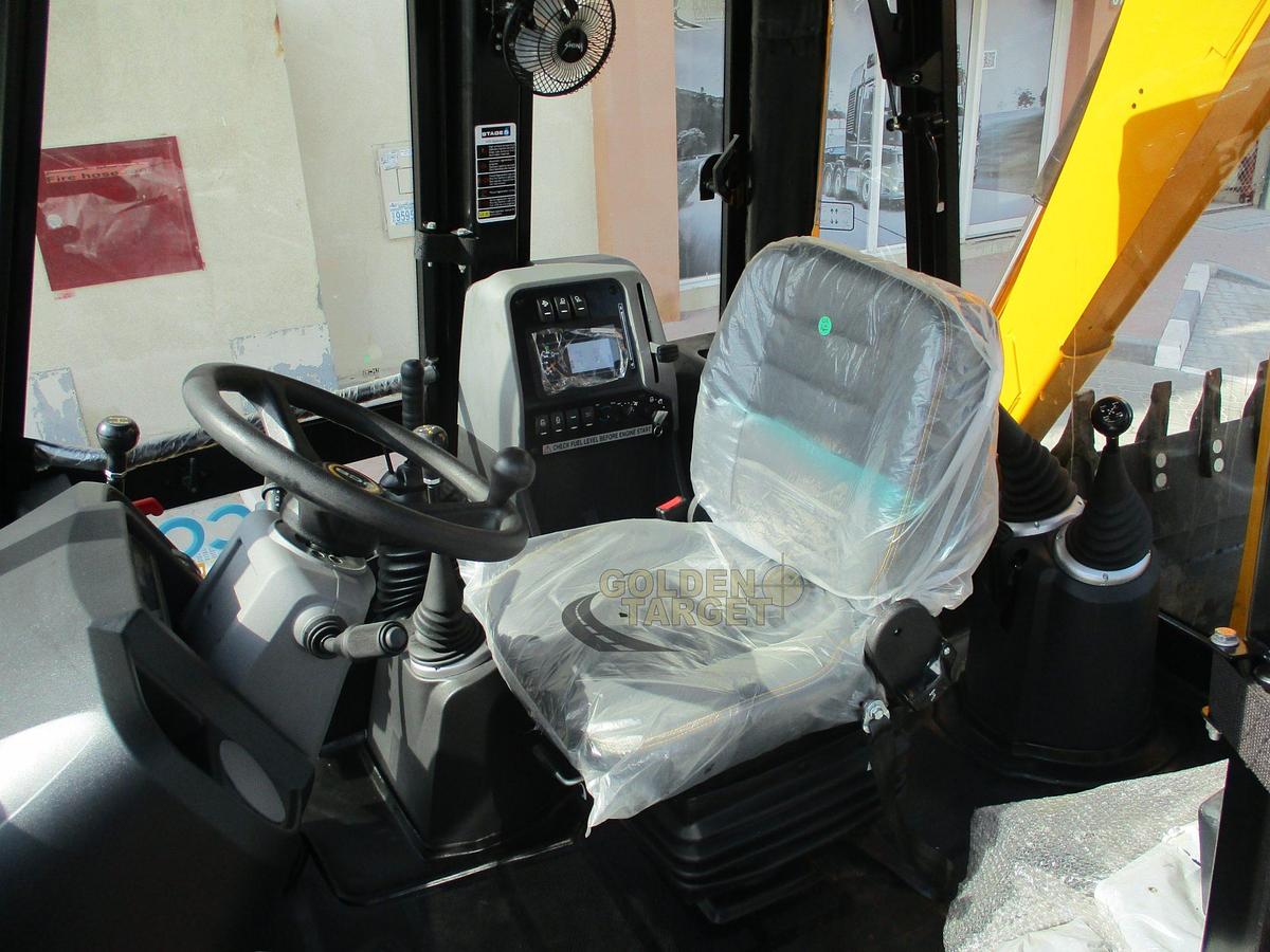 JCB 3DX PLUS 4x4 Backhoe Loader 2025