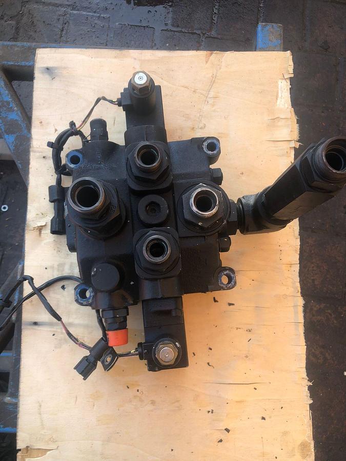 Used Tadano ATF-80 Proportional Control Valve