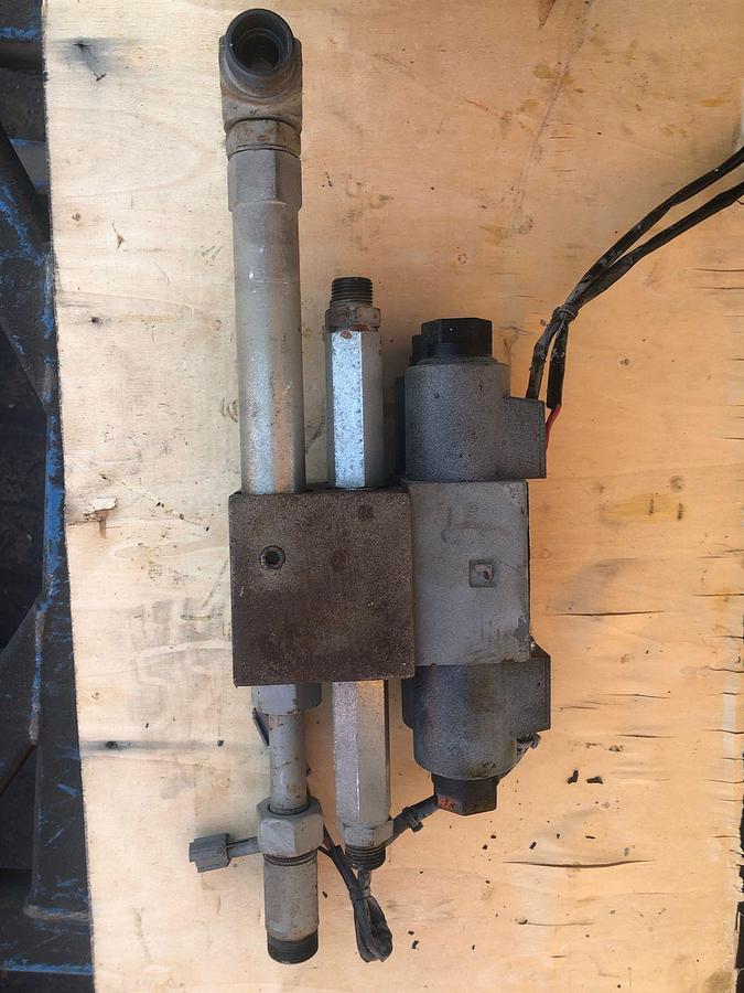Used Tadano ATF-80 Directional Control Valve with Solenoid