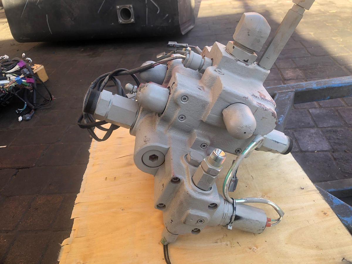 Used Tadano  ATF-80 Multi-way Control Valve