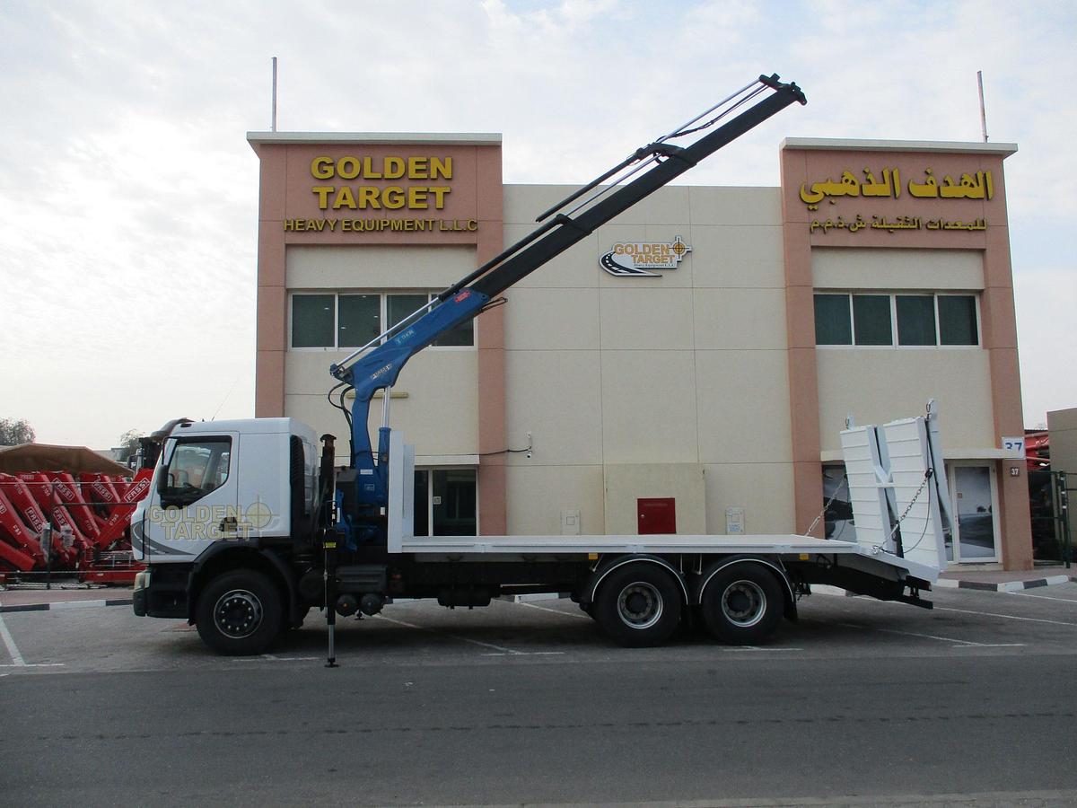 Used Renault KERAX 380 6x4 BONFIGLIOLI P15000M3 Crane 2011