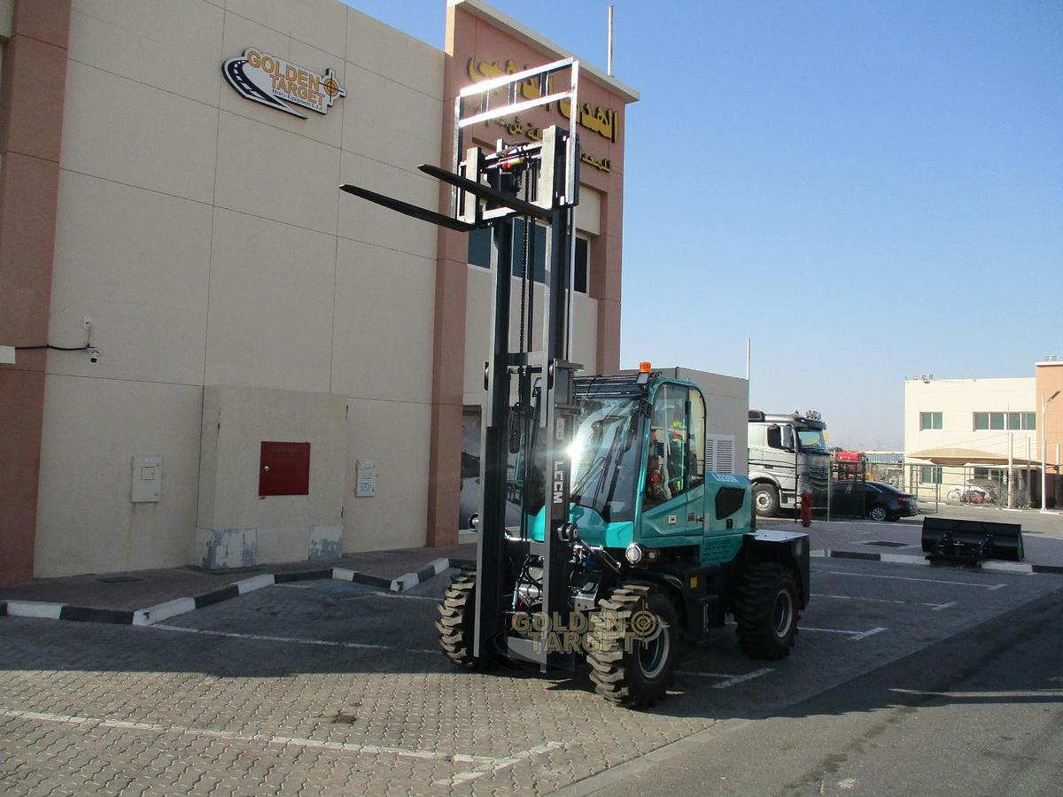 LGCM LG35R Rough Terrain Forklift 2024
