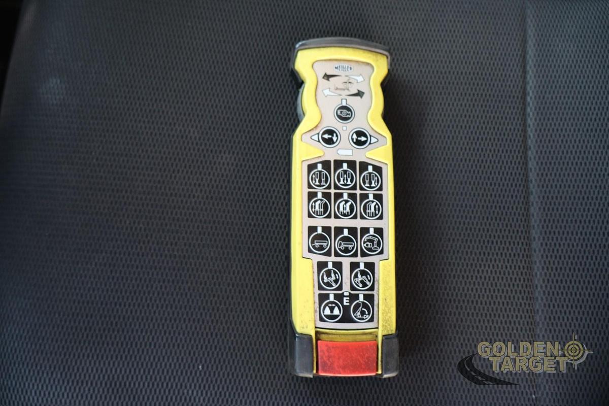 Used RENAULT 480 6x2 Skip Loader 2016