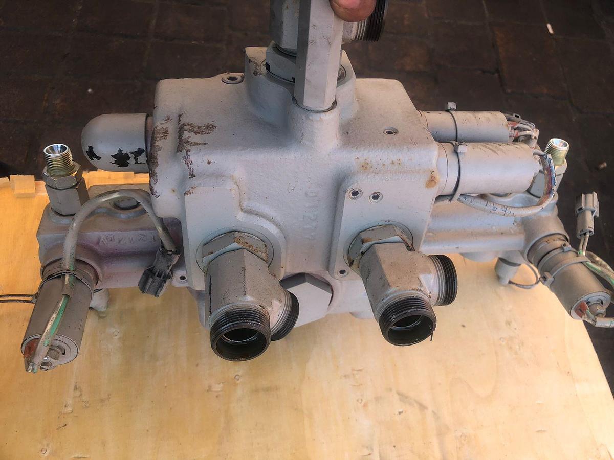 Used Tadano  ATF-80 Multi-way Control Valve