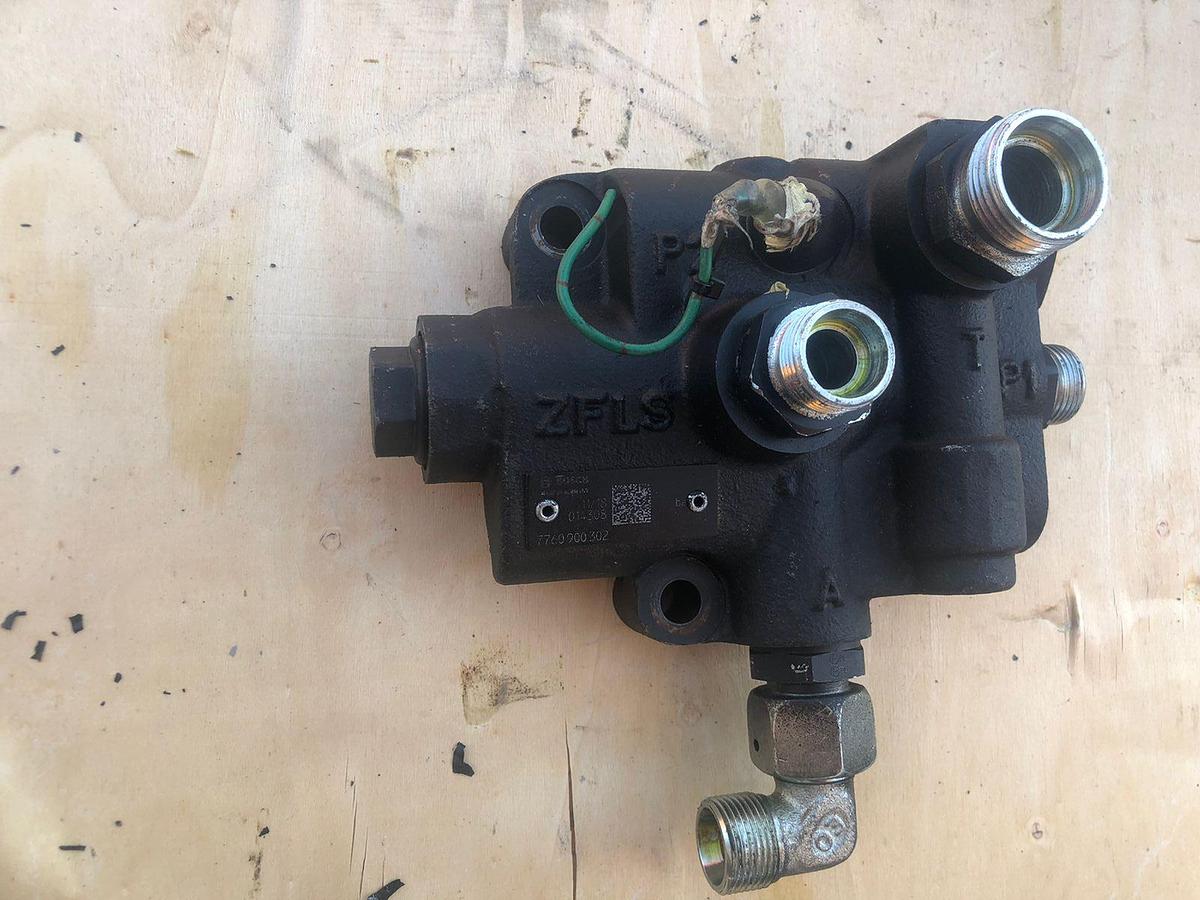 Used Tadano ATF-80 3-Way Valve Block